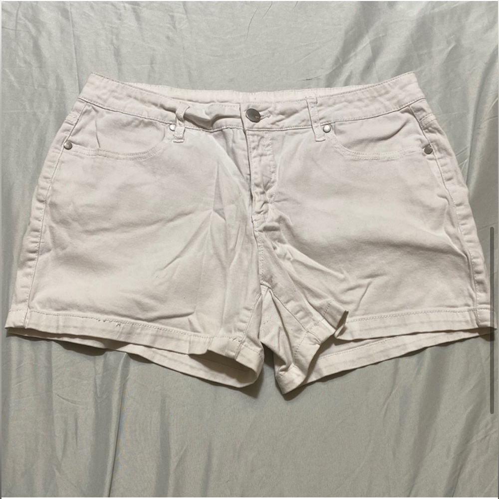 ‼️Faded Glory White shorts size 14